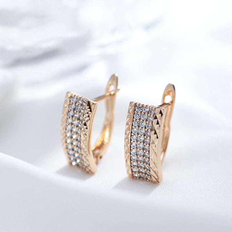 Boucles d'oreilles Pavé Trois rangs de zircons, bijou en plaqué or 585 (14 carats) et en zircons naturels
