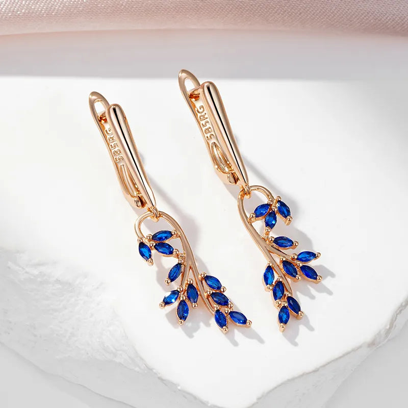 Boucles d'oreilles Fleurs bleues, bijou en plaqué or rose et en zircons naturels