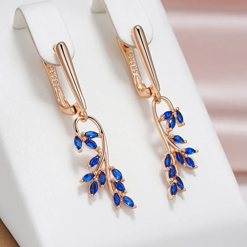 Boucles d'oreilles Fleurs bleues, bijou en plaqué or rose et en zircons naturels