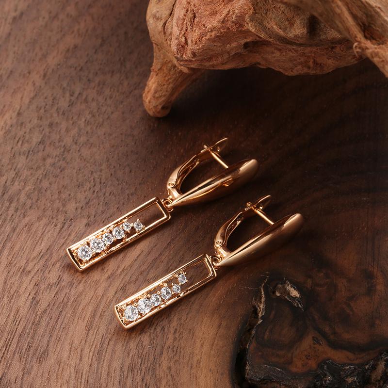 Boucles d'oreilles pendantes design rectangulaire, bijou en plaqué or rose 585 (14 carats) et en zircons naturels