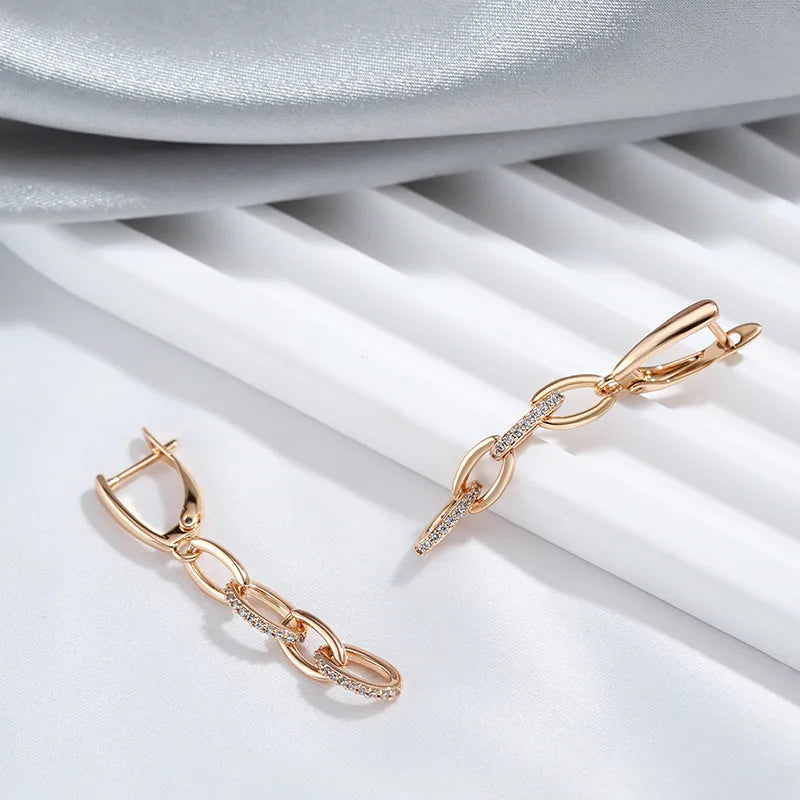Boucles d'oreilles pendantes anneaux et zircons, bijou en plaqué or rose et en zircons naturels