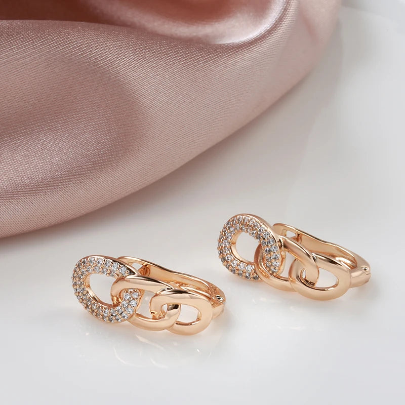 Boucles d'oreilles trois maillons, bijou en plaqué or rose et en zircons naturels
