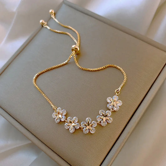 Bracelet Fleurs avec zircons blancs, bijou en plaqué or et en zircons naturels