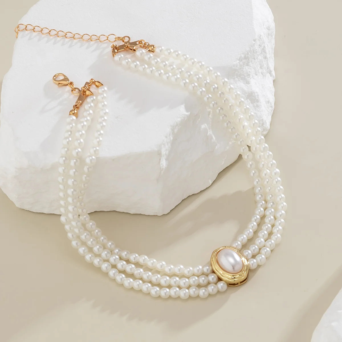 Collier multicouches de perles beige ivoire, bijou en acrylique