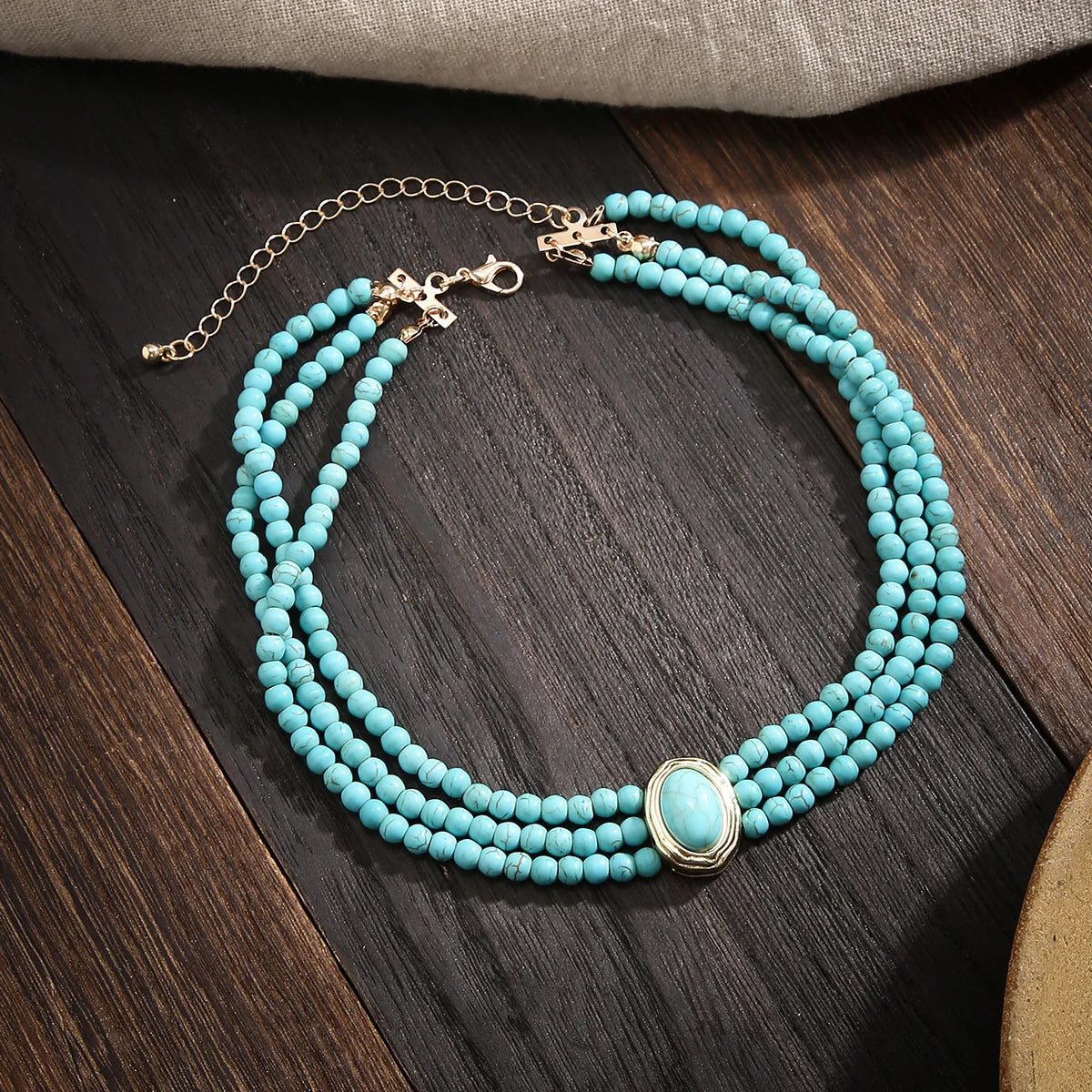 Collier multicouches de perles, bijou en plaqué or et en pierre naturelle turquoise