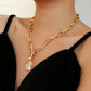 Collier maillons et pendentif goutte, bijou en alliage plaqué or 585 (14 carats) et en cristal