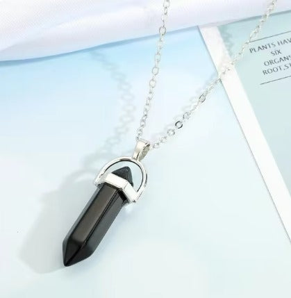 Collier avec pendentif à pointe hexagonale en pierre naturelle agate noire unie