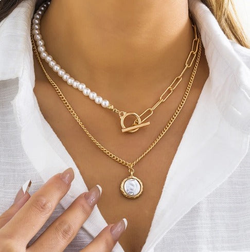 Duo de colliers perles et maillons, bijou en acrylique et plaqué or 14 carats