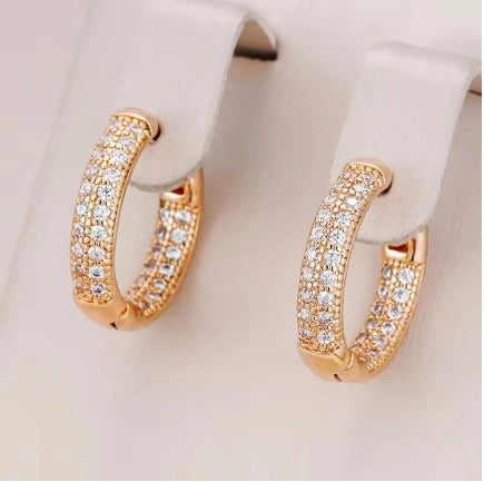 Boucles d'oreilles anneaux incrustés de zircons, bijou en plaqué or rose et en zircons naturels