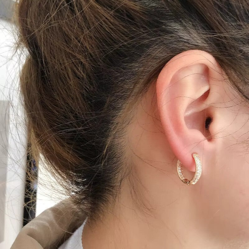 Boucles d'oreilles anneaux incrustés de zircons, bijou en plaqué or rose et en zircons naturels