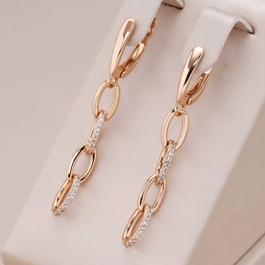 Boucles d'oreilles pendantes anneaux et zircons, bijou en plaqué or rose et en zircons naturels