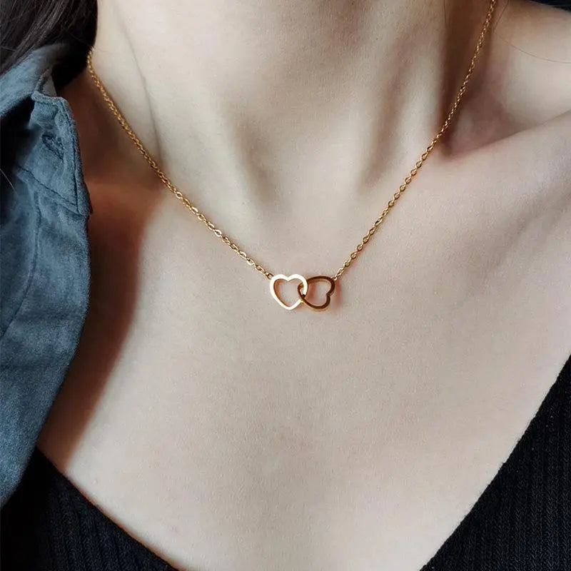 Collier coeurs enlacés, bijou en acier inoxydable doré