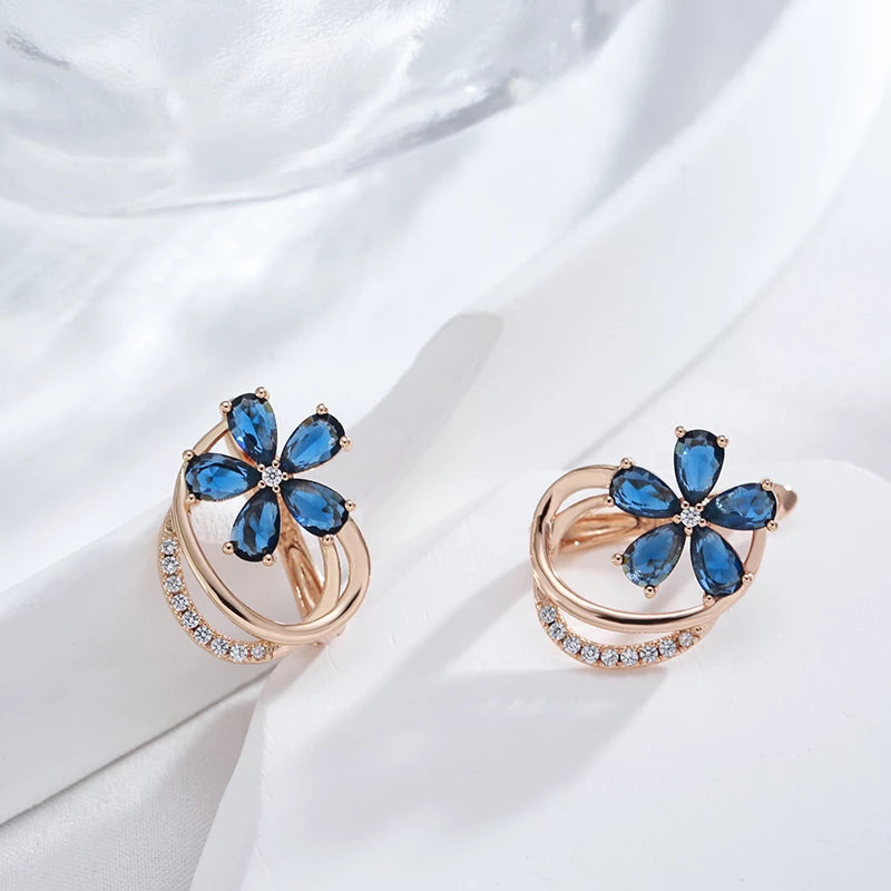 Boucles d'oreilles fleur bleue, bijou en plaqué or rose et en zircons naturels