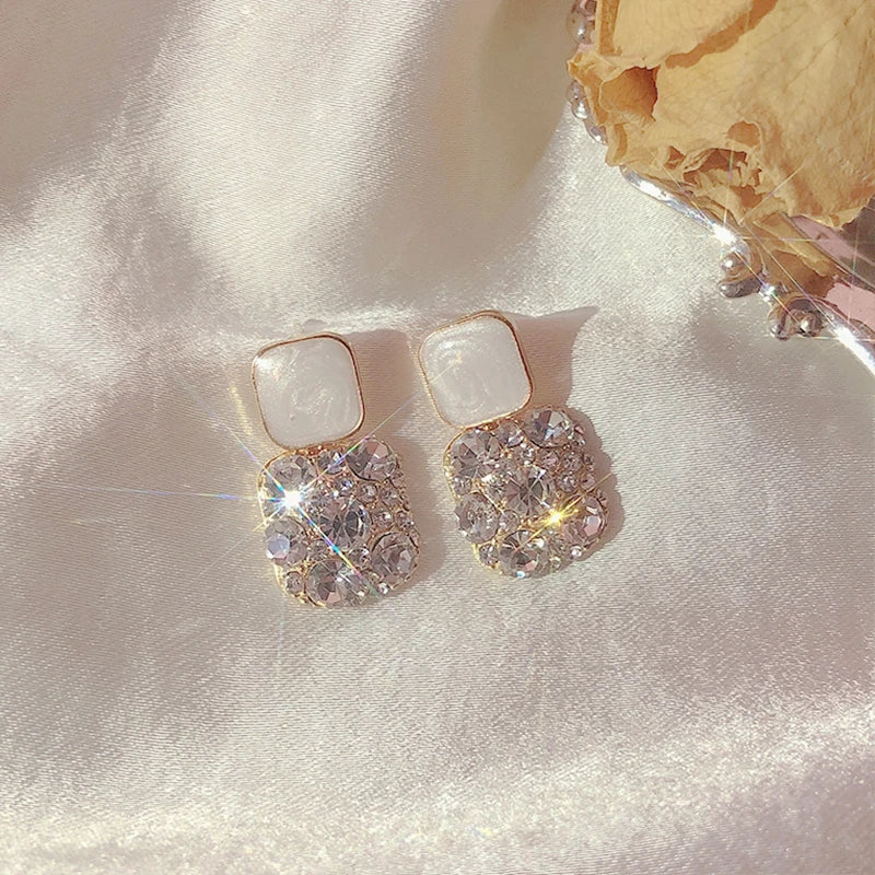 boucles d'oreilles carrées avec zircons blancs