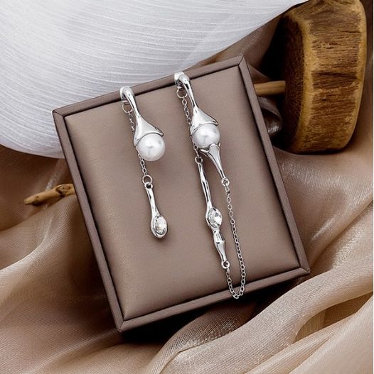 boucles d'oreilles asymétriques de style punk