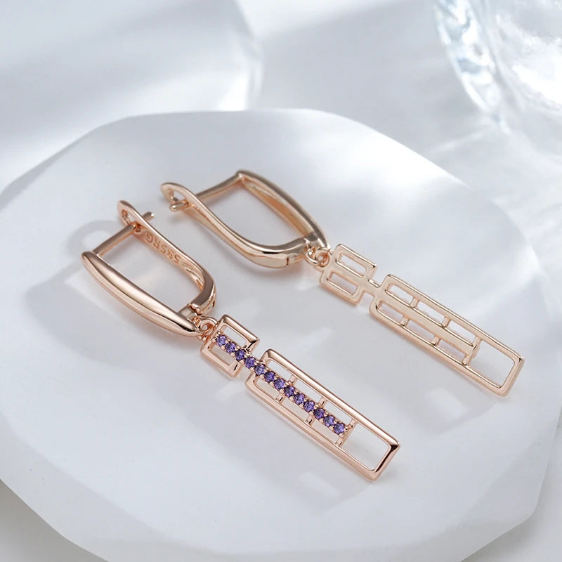 Boucles d'oreilles pendantes zircons mauves, bijou en plaqué or rose et en zircons naturels