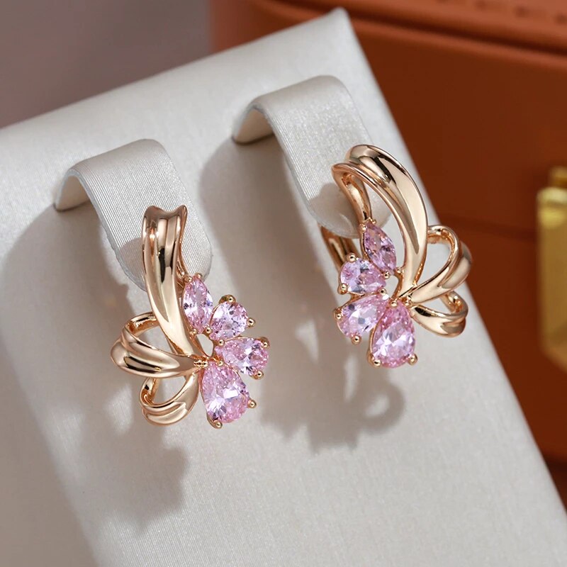 Boucles d'oreilles cristaux roses en fleur, bijou en plaqué or rose et en zircons naturels