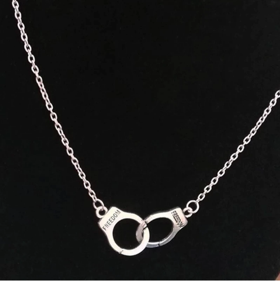 Collier menottes, bijou en acier inoxydable argenté